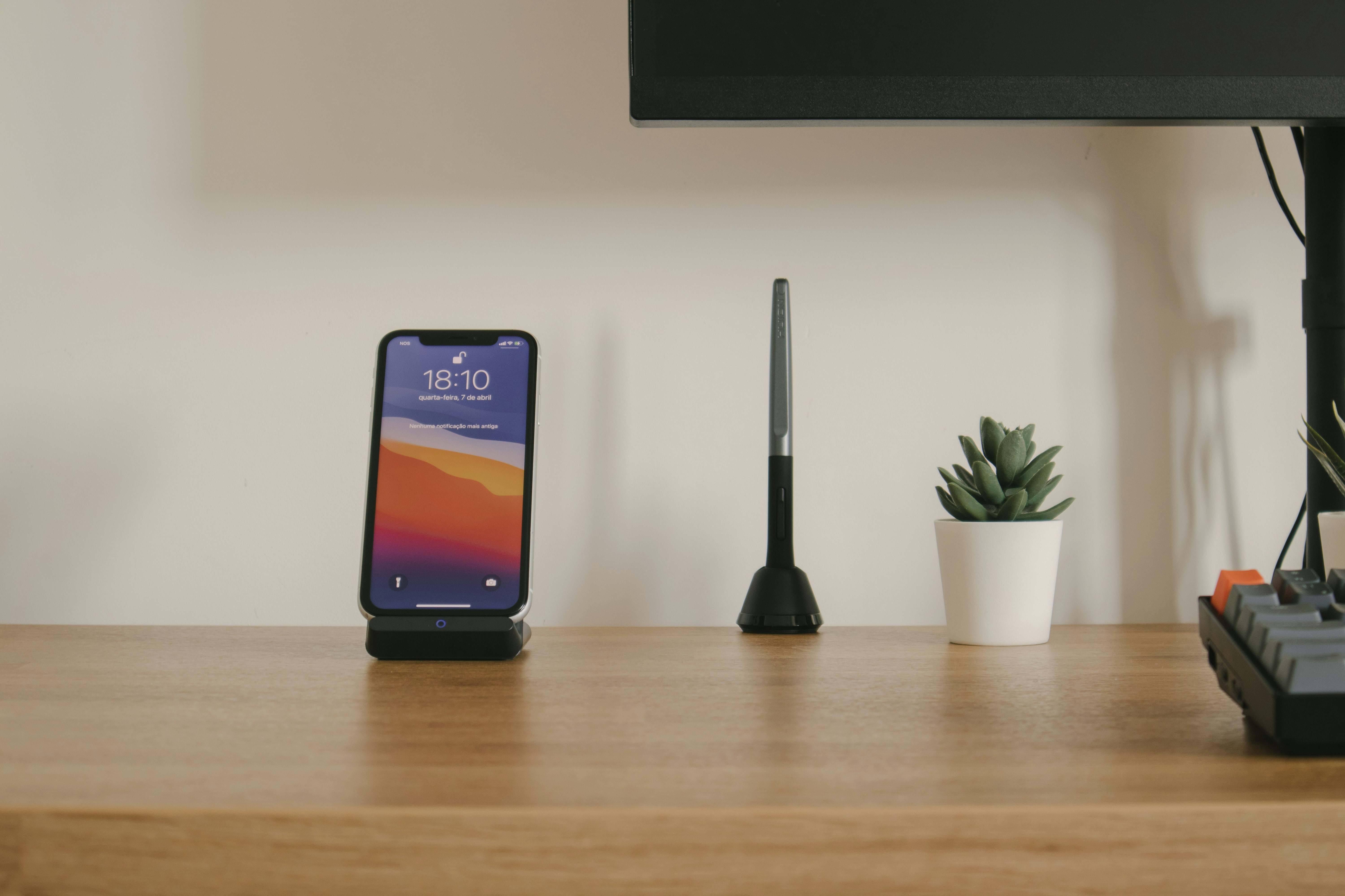 best wireless charger stand